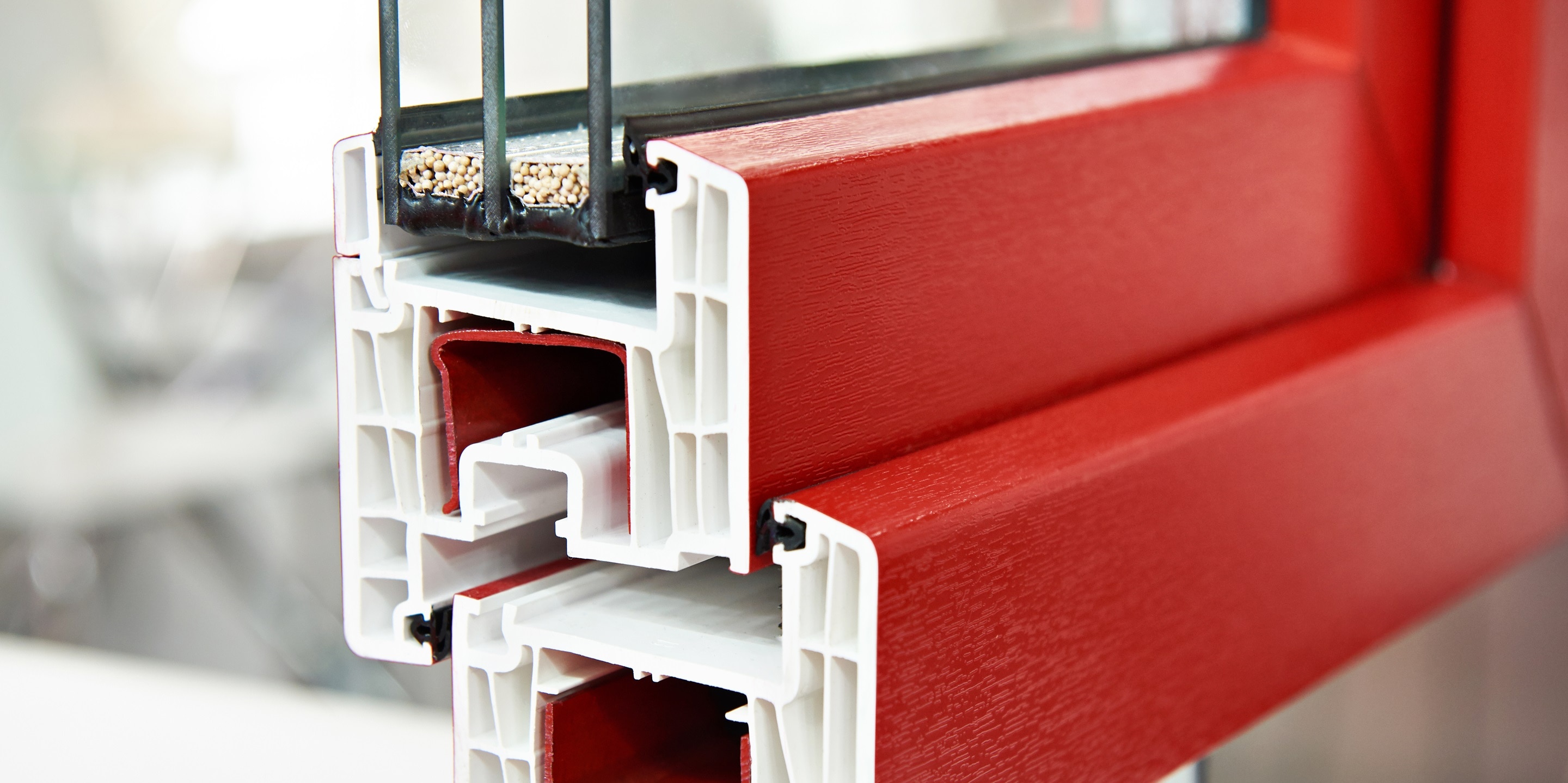 Insulated triple glazing at cross section